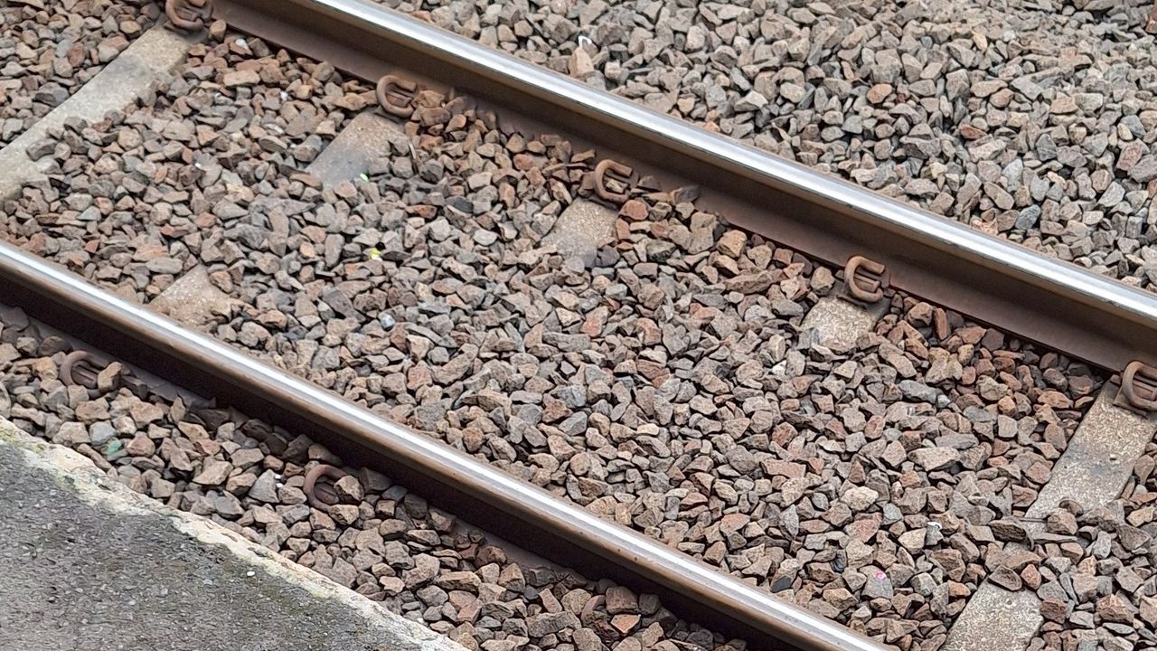 Warga Lampung Viral yang Palang Rel Kereta Terancam Dipenjara