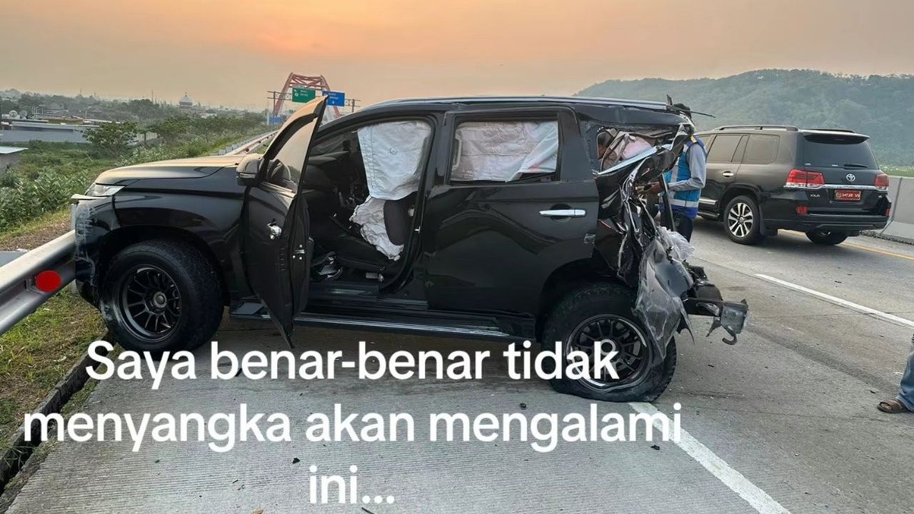 Bus PO Haryanto Seruduk Mobil Sampai Ringsek, Sopir Diduga Lari dari Tanggung Jawab