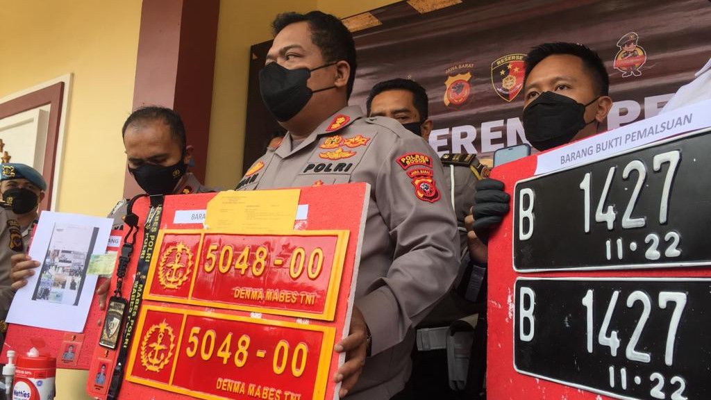 Pakai Pelat Nomor Mobil Palsu untuk Gaet Cewek, Polisi Gadungan Ditangkap Polres Bogor