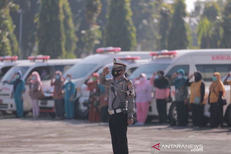 Merinding! 220 Personel Polisi Kawal 60 Ambulans untuk Jemput Pasien Isoman