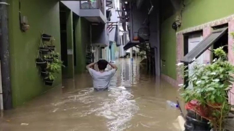 Kebon Pala Jaktim Kebanjiran 2 Meter, Warga 'Ogah' Mengungsi