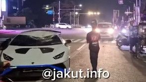 Mobil Lamborghini Tabrak Pemulung Hingga Tewas di Jakut