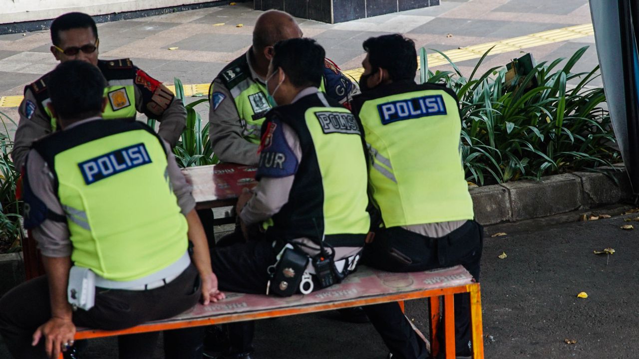 Siapa Bohong dalam Kasus Dugaan Polisi Doksing Bule Denmark yang Viral di X?