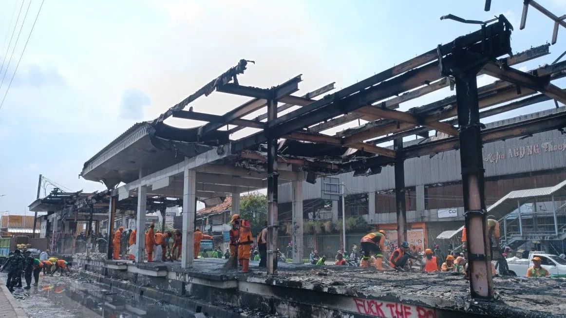 Biaya Perbaikan JPO Senen dan Fasilitas Umum di DKI yang Dibakar Demonstran Capai Rp80 Miliar