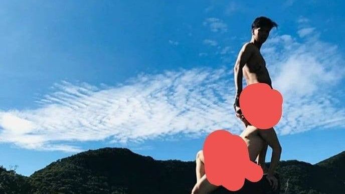 Viral! 2 Lelaki Telanjang Berfoto Bersama di Gunung Gede Pangrango