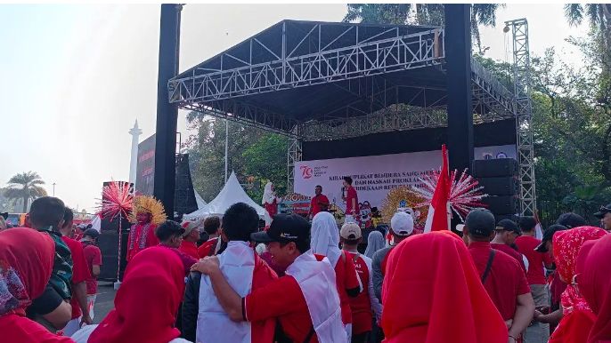 Panggung Seni Khas Betawi Meriahkan Prosesi Kirab Bendera Pusaka Merah Putih