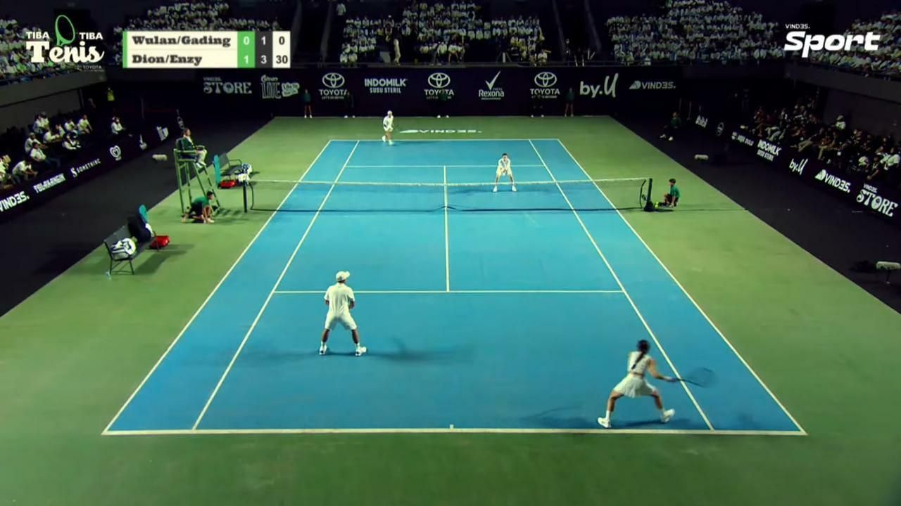 Pertandingan ganda campuran tenis (Foto: YouTube/VINDES)