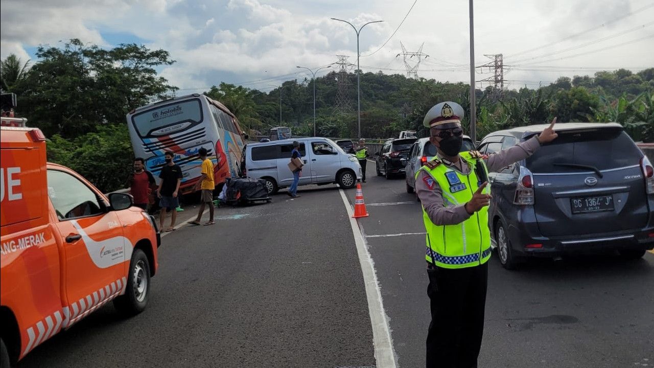 Bus Rosalia Indah Tabrak 3 Mobil Tol Tangerang-Merak, Polisi: Sopir Kurang Konsentrasi