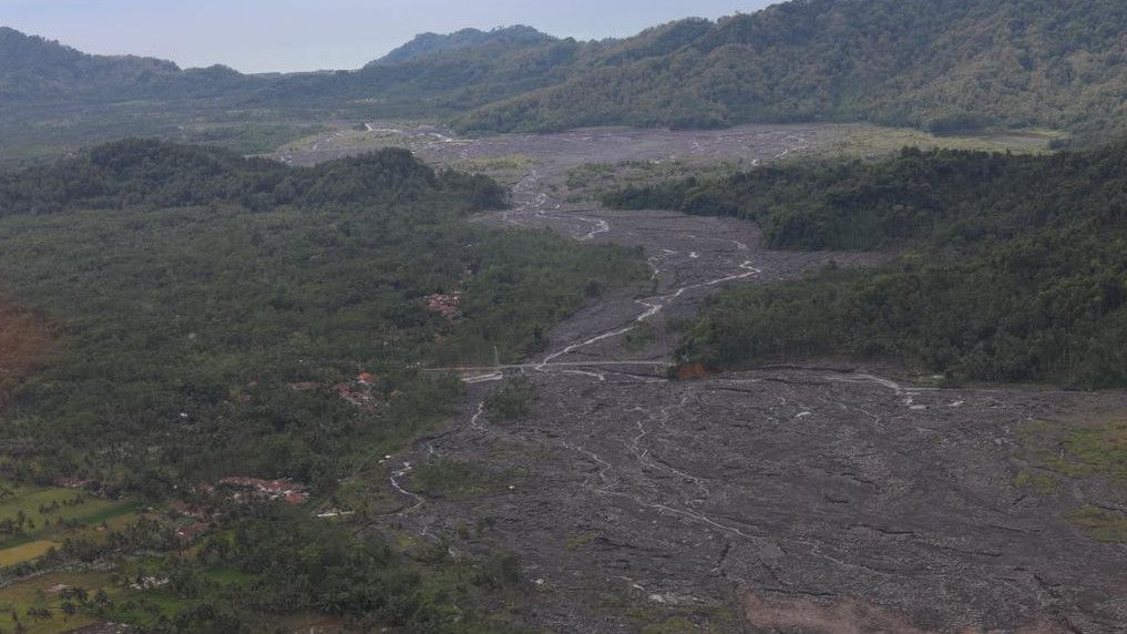 Update Korban Erupsi Gunung Semeru: 15 Orang Meninggal Dunia dan 27 Lain Masih Hilang