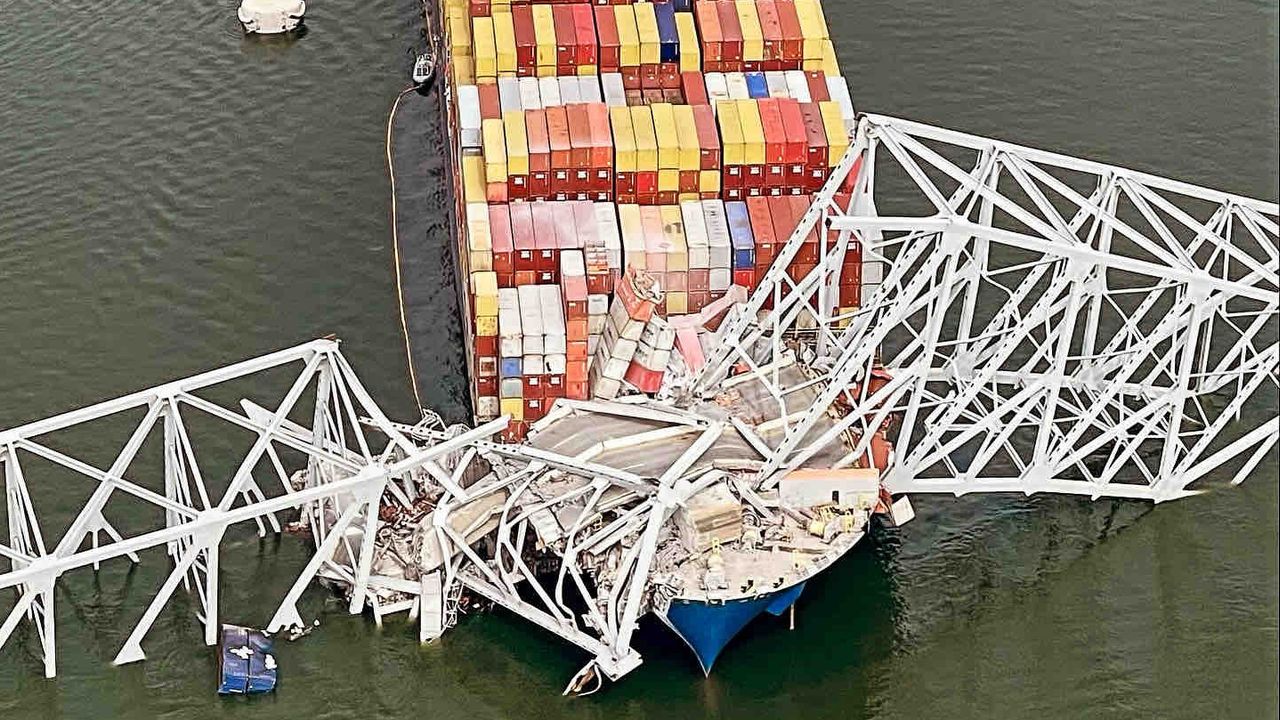 Jembatan di Baltimore Ambruk, Enam Orang Tewas dan Belasan Kapal Terjebak di Pelabuhan
