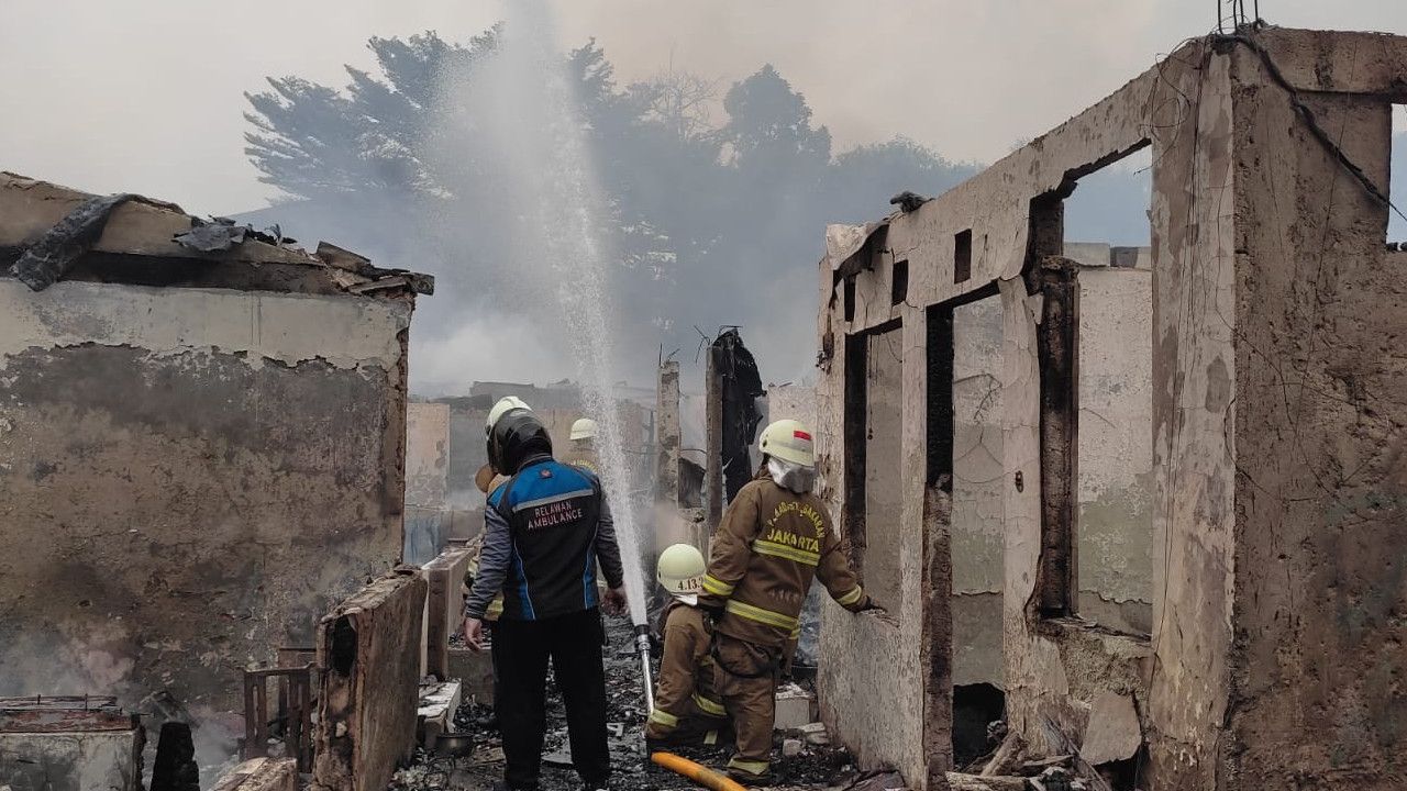 Kebakaran di Simprug Jaksel Tahap Pendinginan, Sebanyak 120 KK Terdampak karena Si Jago Merah
