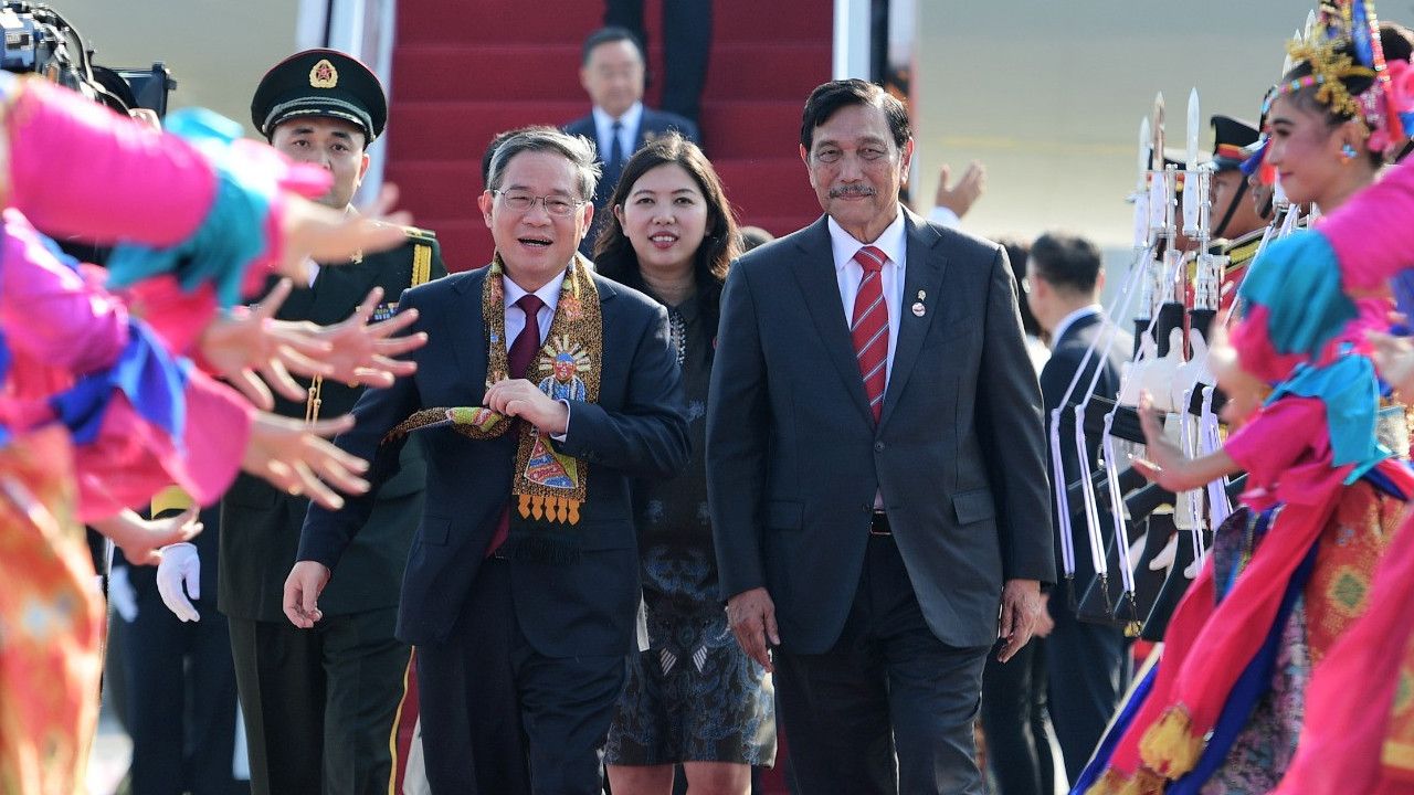 Momen Luhut Sambut PM China Saat Tiba di Bandara Soekarno Hatta