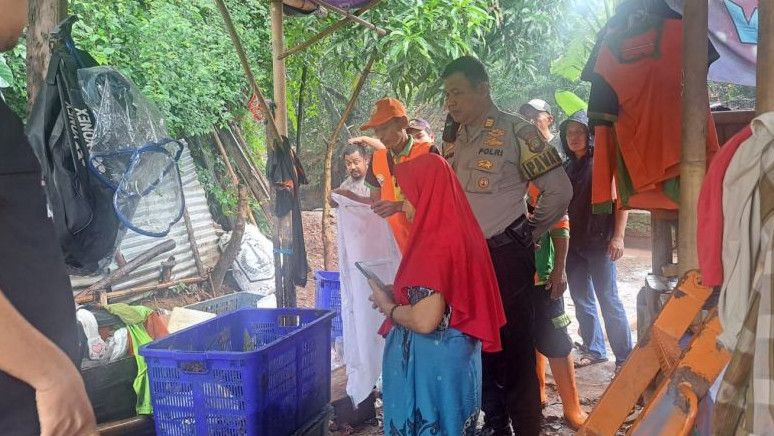 Miris! Jasad Bayi Laki-laki Ditemukan di Tumpukan Sampah di Kali Grogol Pondok Pinang Jaksel