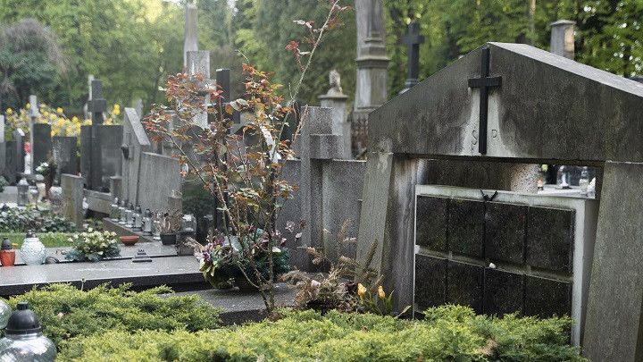 Kisah Anak Muda China Terjun ke Dunia Pemakaman, Jalani Bisnis Kain Kafan hingga Bersihkan Kuburan