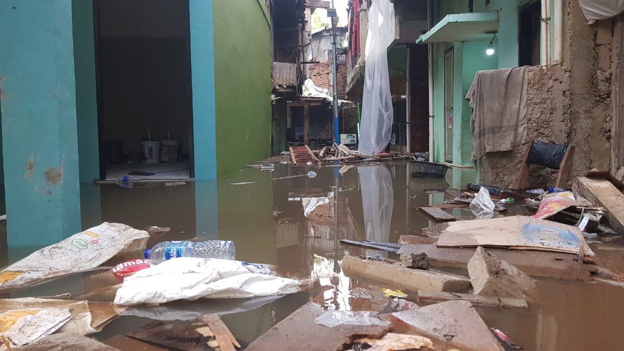 Pemukiman Kampung Melayu Terendam Banjir Setinggi 70 cm