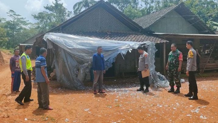 Viral Balon Udara Berisi Petasan Meledak di Teras Rumah Warga Pacitan, Empat Orang Terluka