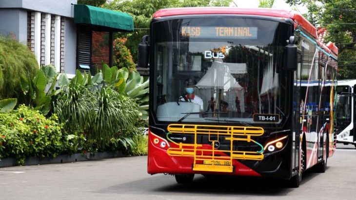 Pedas! Netizen Bantah Ucapan Anggota DPR dan Buktikan Teman Bus Berefek Positif