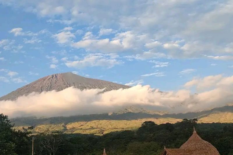 Seruan Mendaki Nol Sampah Menggaung di Gunung Rinjani, Pendaki Dianjurkan Bawa Makanan Siap Saji