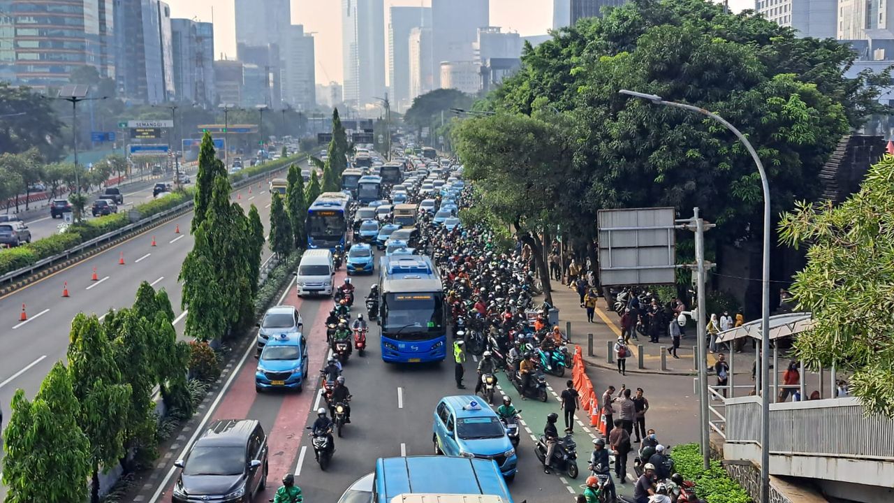 Warga Sebut Car Free Day di Jalan Gatot Subroto Bikin Macet Parah