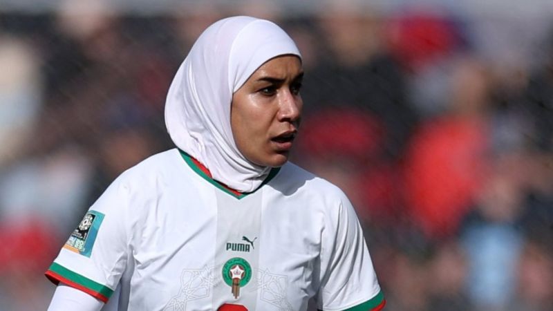 Lebih Mengenal Nouhaila Benzina, Pesepak Bola Berhijab Pertama dalam Piala Dunia Wanita