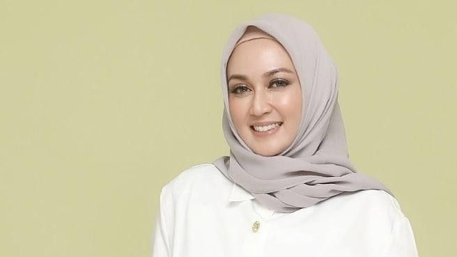 Didoakan Berjodoh dengan Ariel NOAH, 5 Potret Cantik Dina Lorenza Si Ratu Sinetron Era 2000-an