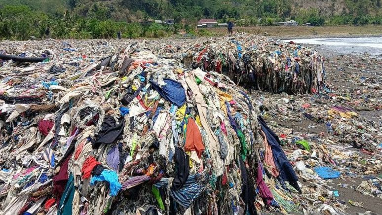 Polisi Selidiki Gunungan Sampah Limbah Kain di Pantau Loji Sukabumi