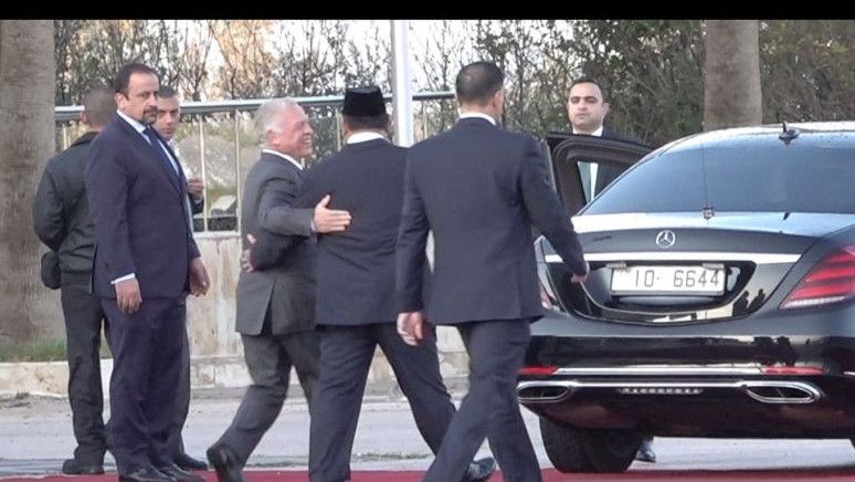 Dikawal Dua Pesawat Tempur, Prabowo Tiba di Amman Langsung Disambut Raja Yordania Abdullah II bin Al-Hussein