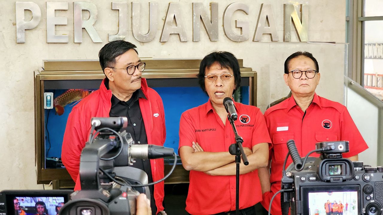 Adian Napitupulu Sebut Rakyat Bebas Tafsirkan Alasan Reshuffle: Tukar Teman Lama dengan Teman Baru?