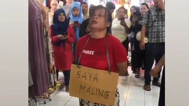 Viral! Emak-emak Maling Tas Diarak Keliling Pasar Medan Kota