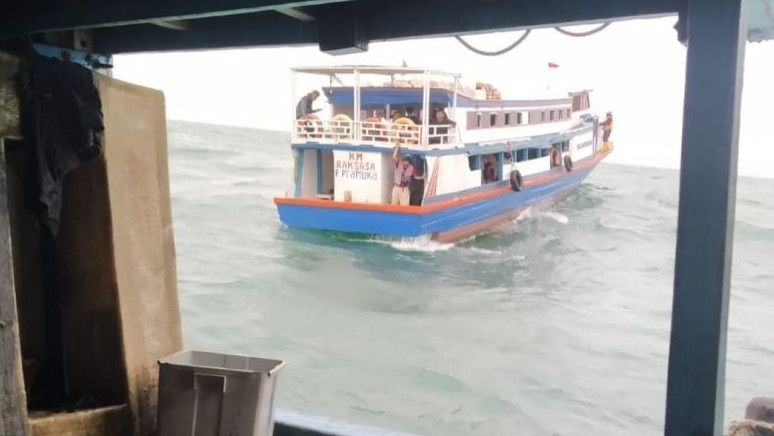 Kapal KM Raksasa Terombang Ambing Dua Jam Akibat Kemudi Patah di Kepulauan Seribu, Kemenhub Evakuasi 65 Penumpang