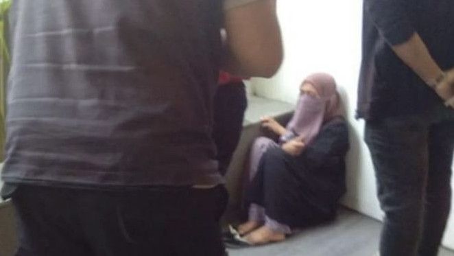 Viral Perempuan Bercadar Bawa Pisau Masuk ke Gereja di Surabaya, Teroris atau ODGJ?