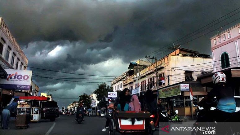 BMKG: Cuaca Ekstrim Akan Melanda Sebagian Kawasan Indonesia Dalam 3 Hari ke Depan