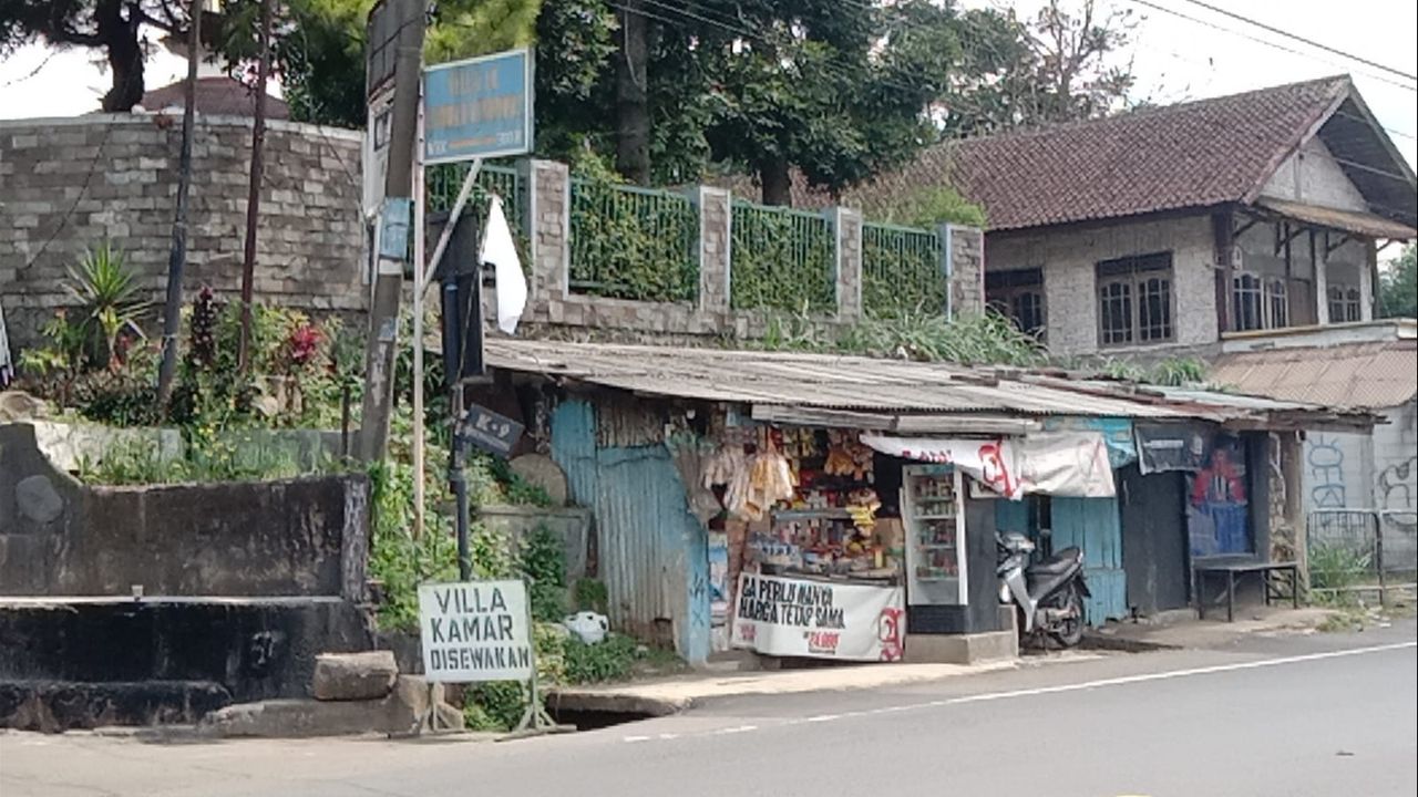 Bukan Bedera Merah Putih, Pedagang Kaki Lima di Puncak Bogor Kibarkan Bendera Putih, Keluhkan Sepinya Pengunjung