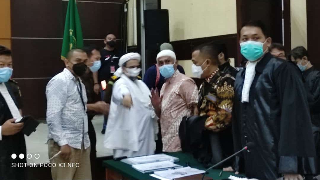 Isi Eksepsi Rizieq Shihab: Singgung Kerumunan Ahok, Raffi Ahmad, hingga Jokowi