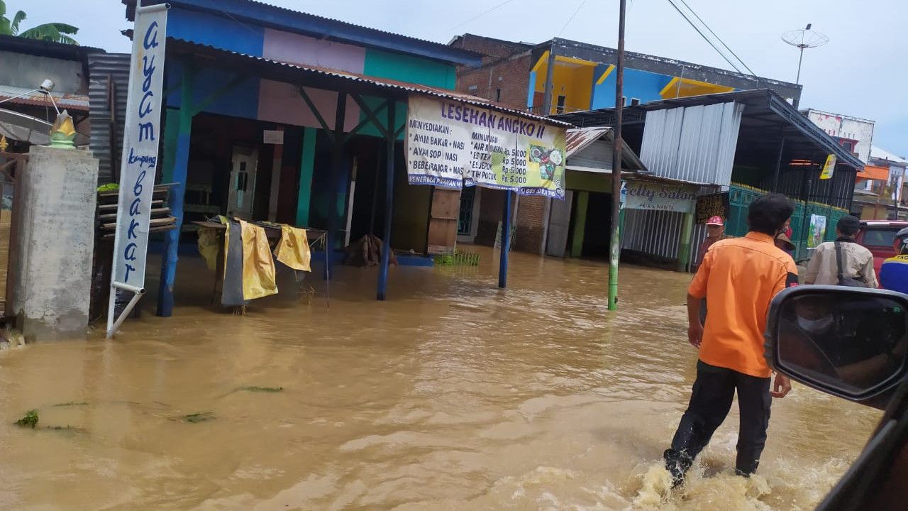 Warga Jawa Barat Diminta Waspada Cuaca Buruk, Ini Daerah yang Terancam Banjir Bandang