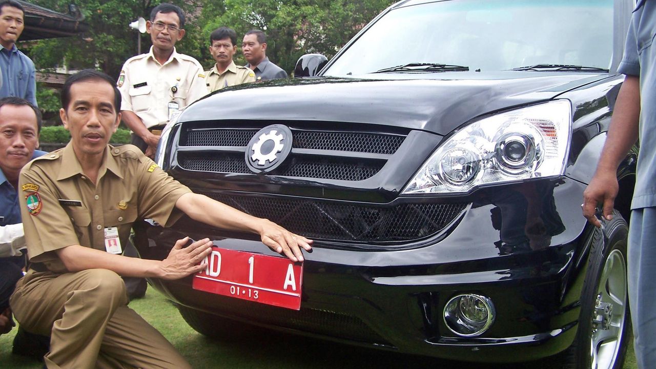 Kasihan Jokowi, Mau Bangun Industri Mobil Listrik, Netizen Menegur: Esemka Aja Gak Jelas