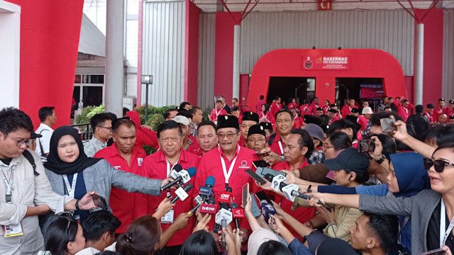 PDIP Tutup Pintu Duet Ganjar dan Prabowo, Ogah Singgung Wacana Gibran Jadi Cawapres: Tanya Beliau Saja