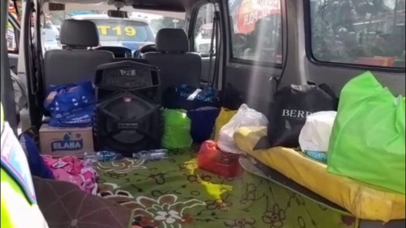 Ambulans Ini Diamankan Polisi Gegera Terobos One Way, Ternyata Angkut Wisatawan ke Puncak Bogor