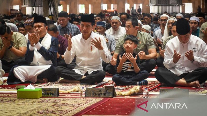 Momen Jokowi Ajak Jan Ethes Salat Jumat di Masjid Istiqlal