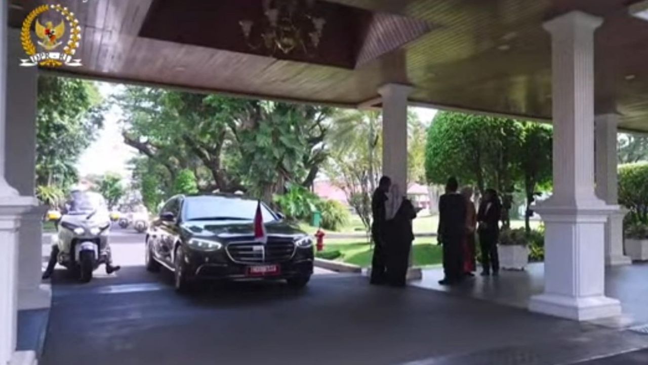 Presiden Jokowi Bertolak dari Istana Negara Menuju Gedung MPR untuk Menghadiri Pelantikan Prabowo-Gibran