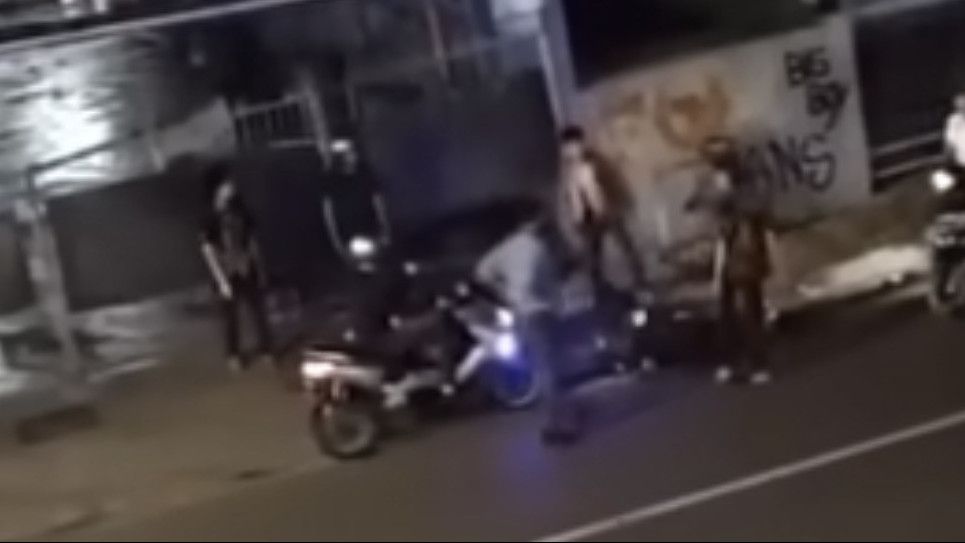 Viral Pria Dikeroyok Pakai Sajam di Tebet, Polisi: Korban Belum Lapor