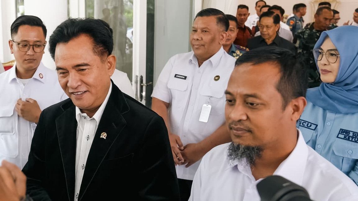 Yusril Perintahkan Gubernur Sulsel Aktifkan Kembali Dua Guru di Lutra yang Dipecatnya