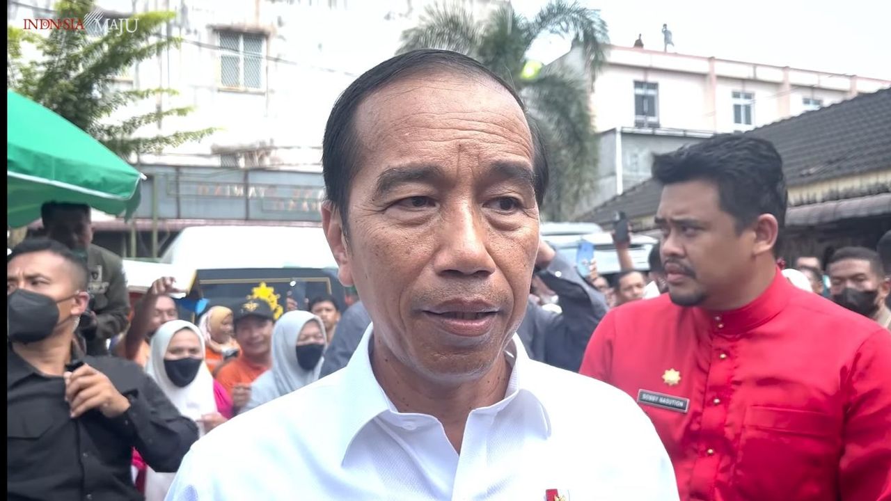 Kunjungi Pasar Tradisional Bakti Medan, Jokowi Sebut Harga Sembako Stabil