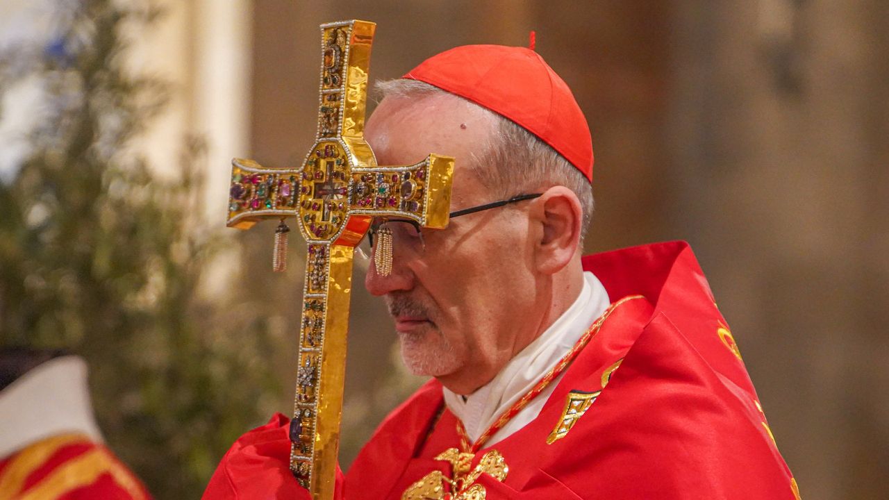 Zionis Israel Ganggu Misa Minggu Palma, Paksa Kardinal 