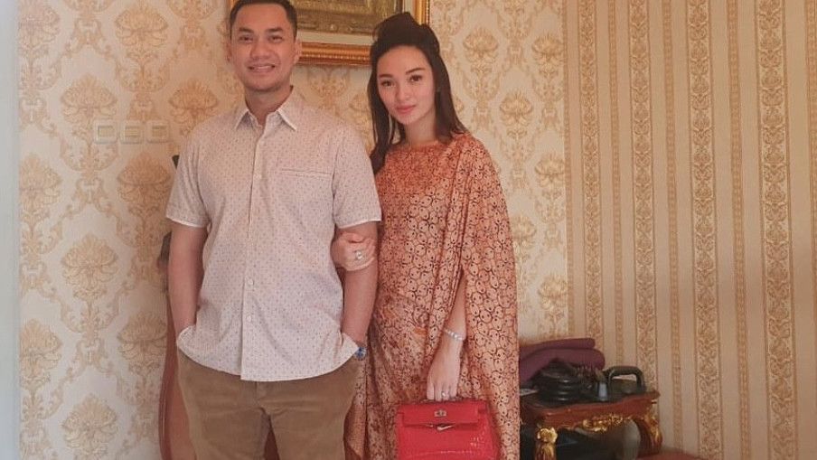 Setelah Diperiksa KPK, Suami Zaskia Gotik Ajak Anak dan Istri Umrah Bareng