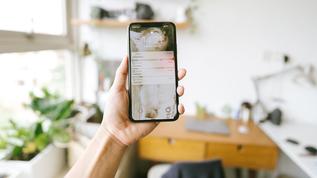 Ubah Keterbatasan Smartphone Jadi Karya: Edukasi Micro-Storytelling di Era Konten Vertikal