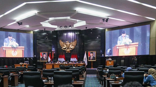 Viral Anggota DPRD DKI Jakarta Abaikan Omongan Wagub Rano Saat Rapat Paripurna, Bergosip?