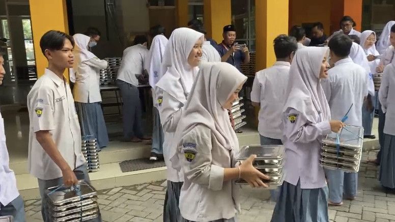 Siswa SMA Muhammadiya 2 Sidoarjo Keluhkan Makan Bergizi Gratis Porsinya Kecil dan Tak Ada Sayur