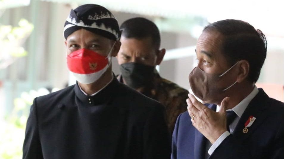 Dituding Klenik karena Disuruh Bawa Tanah dan Air ke IKN, Ganjar Tertawa sambil Puji Jokowi