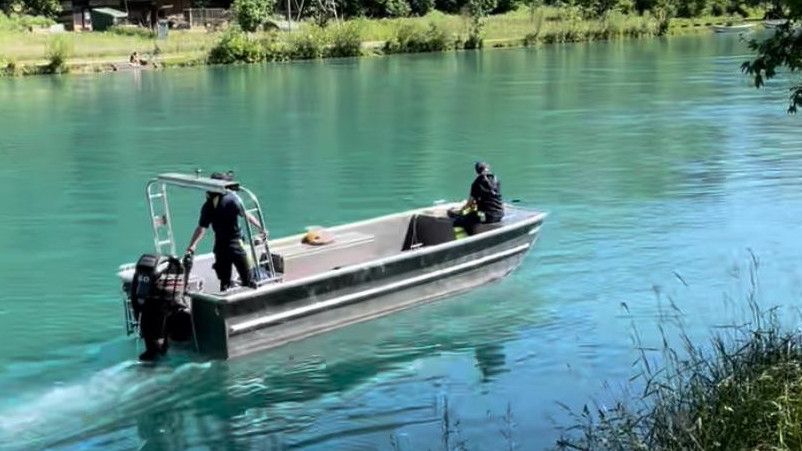 Beredar Foto Detik-detik Polisi Maritim Swiss Temukan Eril di Sungai Aare Swiss, Benarkah?